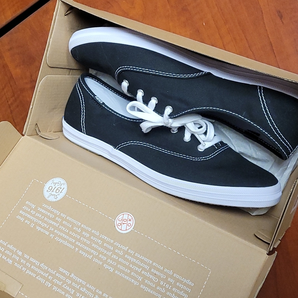 NWT Keds sneakers 9.5 M